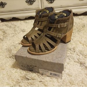 Freebird Wedge Sandals - style = Conner